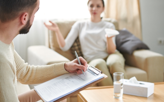 Dual diagnosis treatment counselling session